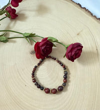 Load image into Gallery viewer, Variegated Agate And Gold Stretch Bracelet