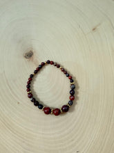 Load image into Gallery viewer, Variegated Agate And Gold Stretch Bracelet