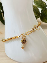 Load image into Gallery viewer, Baroque pearl and gold filled clasp bracelet