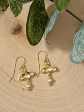 Load image into Gallery viewer, Baroque pearl and gold dangle earrings