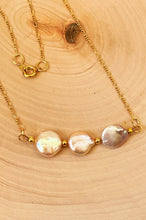 Load image into Gallery viewer, Sand Dollar Genuine Pearl Choker necklace