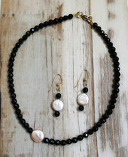 Load image into Gallery viewer, Sand Dollar Pearl Choker Necklace With Aqua Beads