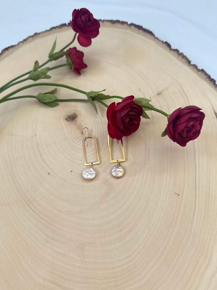Gold Long D-Ring with Coin Pearls