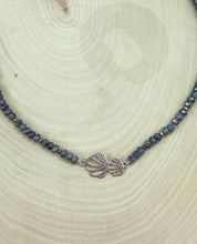 Load image into Gallery viewer, Labradorite Choker with Sterling Silver Shell Link
