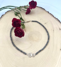Load image into Gallery viewer, Labradorite Choker with Sterling Silver Shell Link
