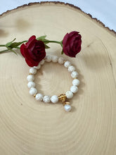 Load image into Gallery viewer, White Howlite and Gold Stretch Bracelet
