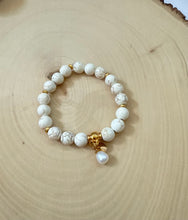 Load image into Gallery viewer, White Howlite and Gold Stretch Bracelet
