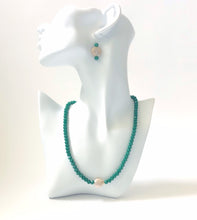 Load image into Gallery viewer, Sand Dollar Pearl Choker Necklace With Emerald Green Beads

